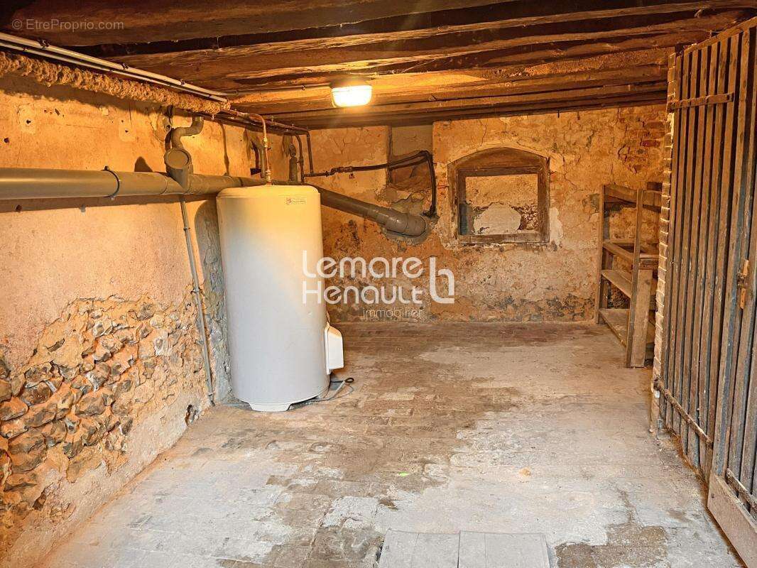 Maison et dépendances, 250 m² de plancher - photo 13