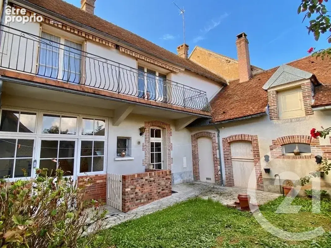 Maison à SAINT-AMAND-EN-PUISAYE