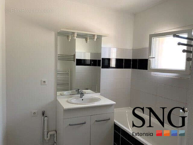 Appartement à GARONS