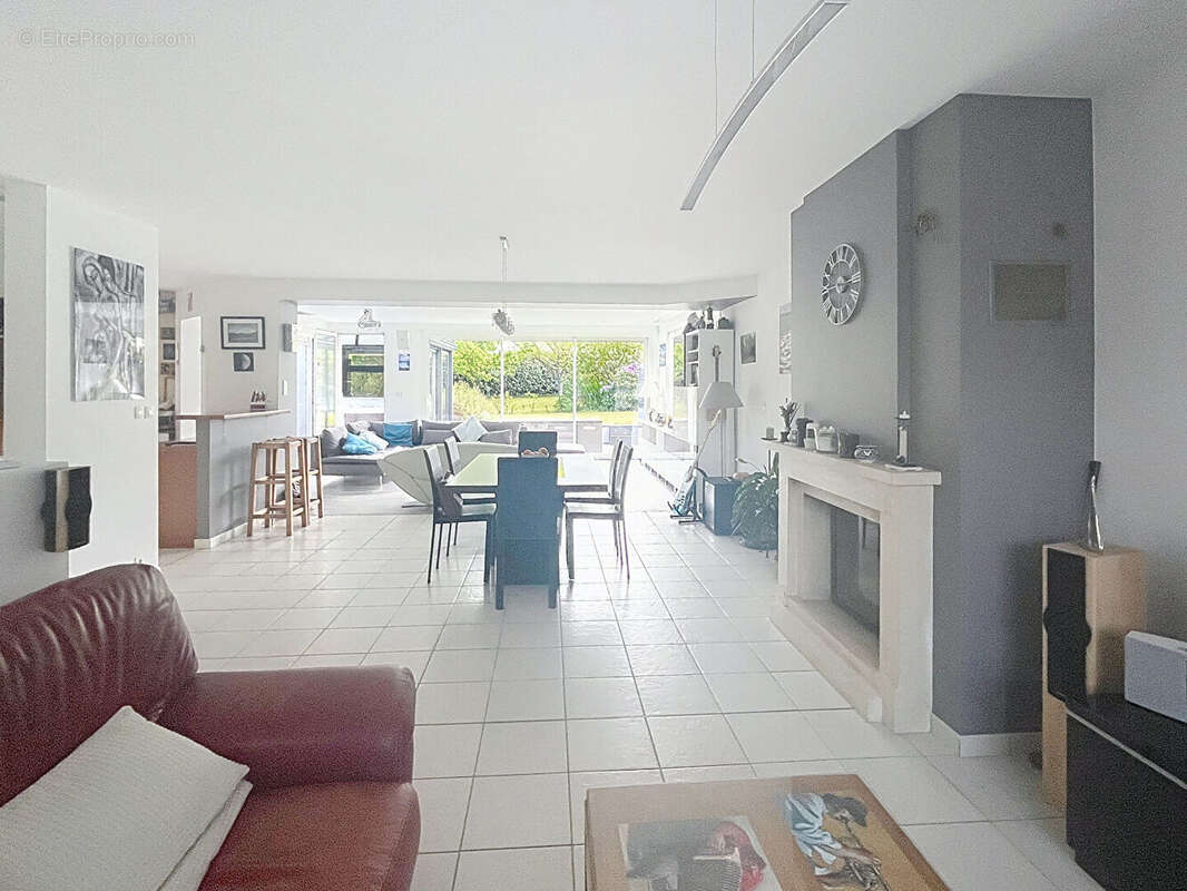 Maison 8 pièces sur un terrain de 1000 m² entièrement clos et arbore - photo 5