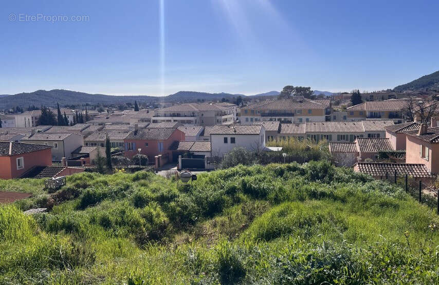 Terrain à CUERS