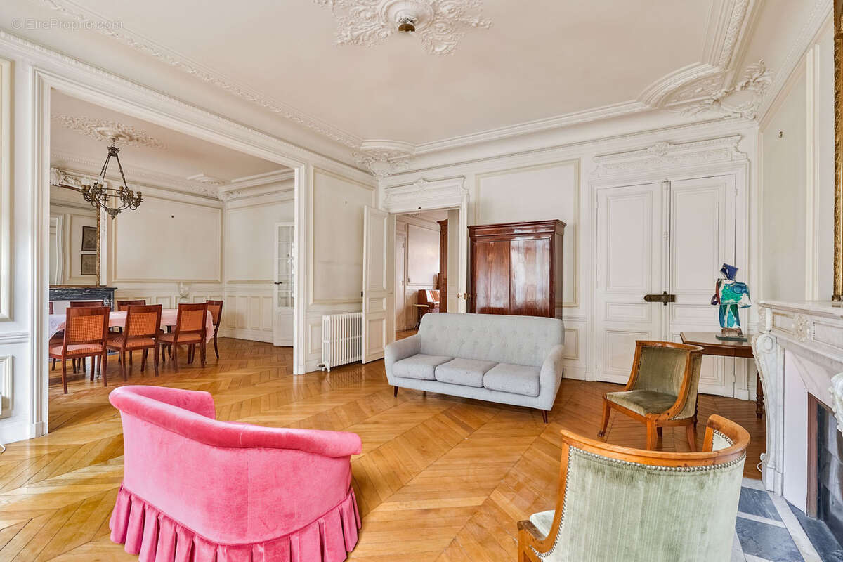 Appartement à PARIS-17E