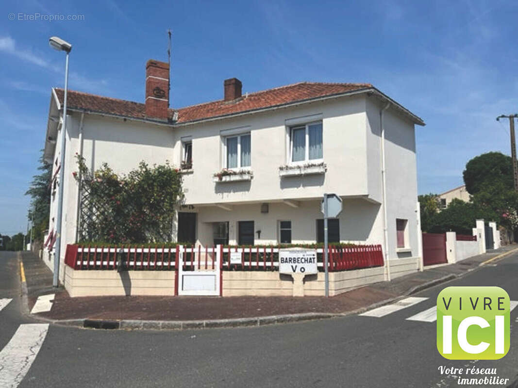 Maison à LA CHAPELLE-BASSE-MER