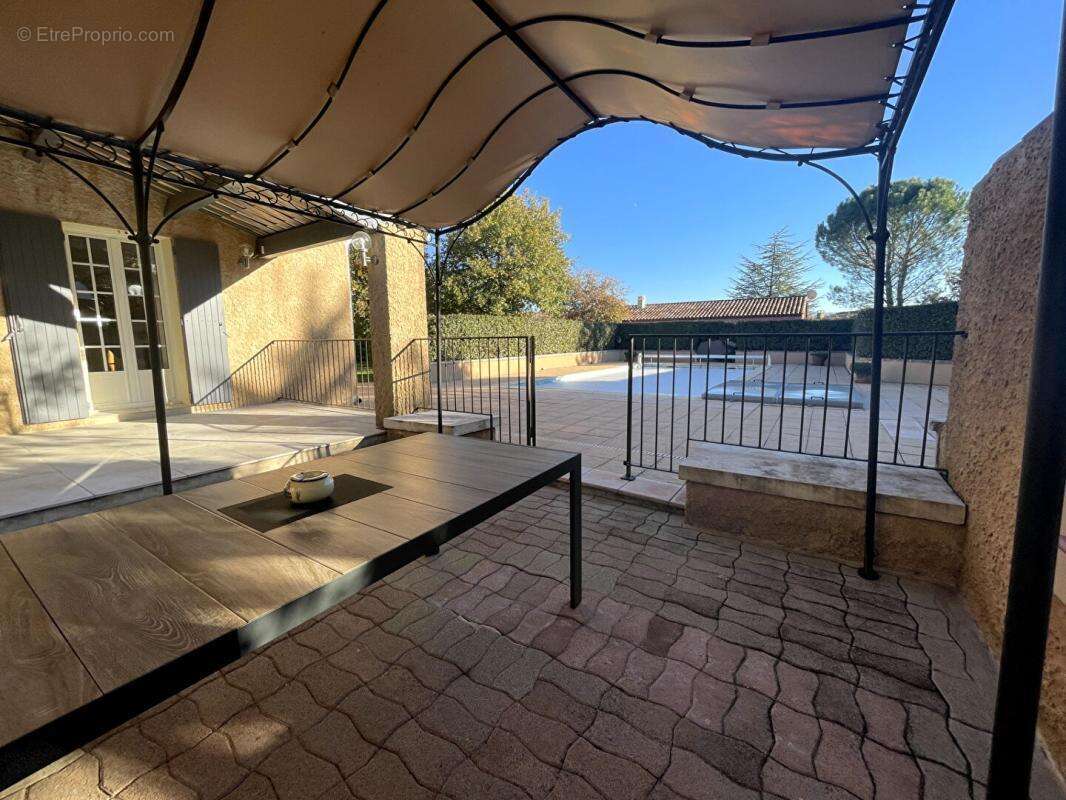 Maison à SAINT-SATURNIN-LES-APT