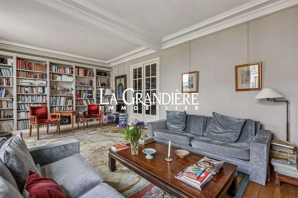 Appartement à PARIS-16E