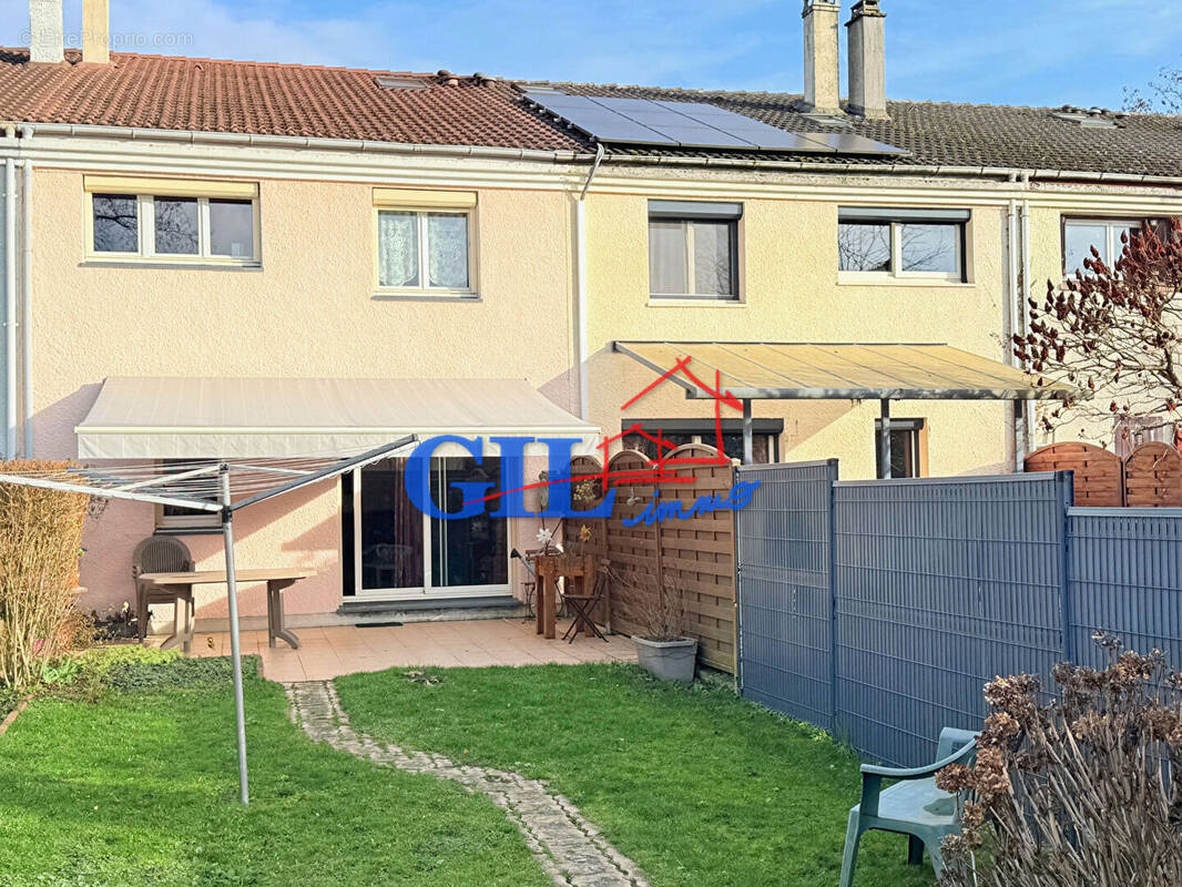 Maison à SAVIGNY-LE-TEMPLE