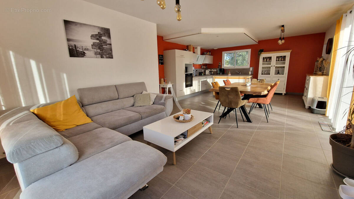 Maison à TALMONT-SAINT-HILAIRE