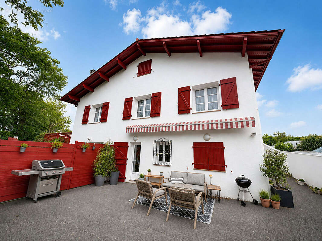 Jolie maison familiale avec appartement indépendant - Bassussarry - Rare sur le marché - photo 11