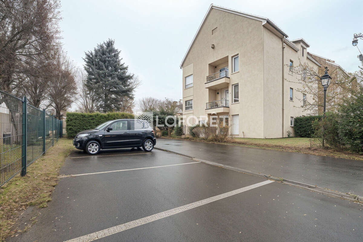 Parking à LUZARCHES
