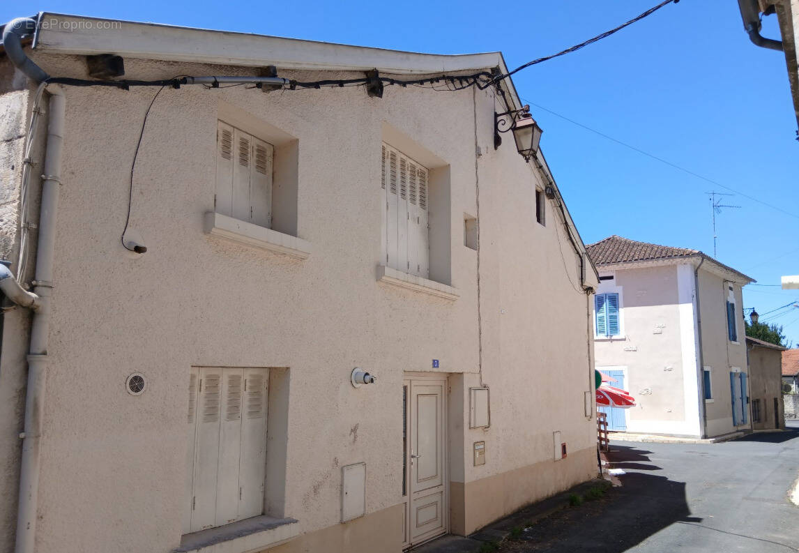 Appartement à NEUVIC