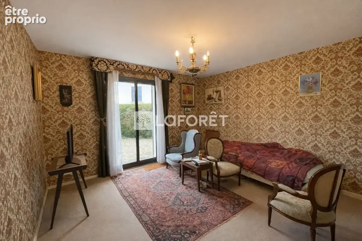 Maison plain-pied à rénover à Riorges, 117 m², terrain 960 m², grand séjour modulable, proche gare et commodités. Fort potentiel - photo 7
