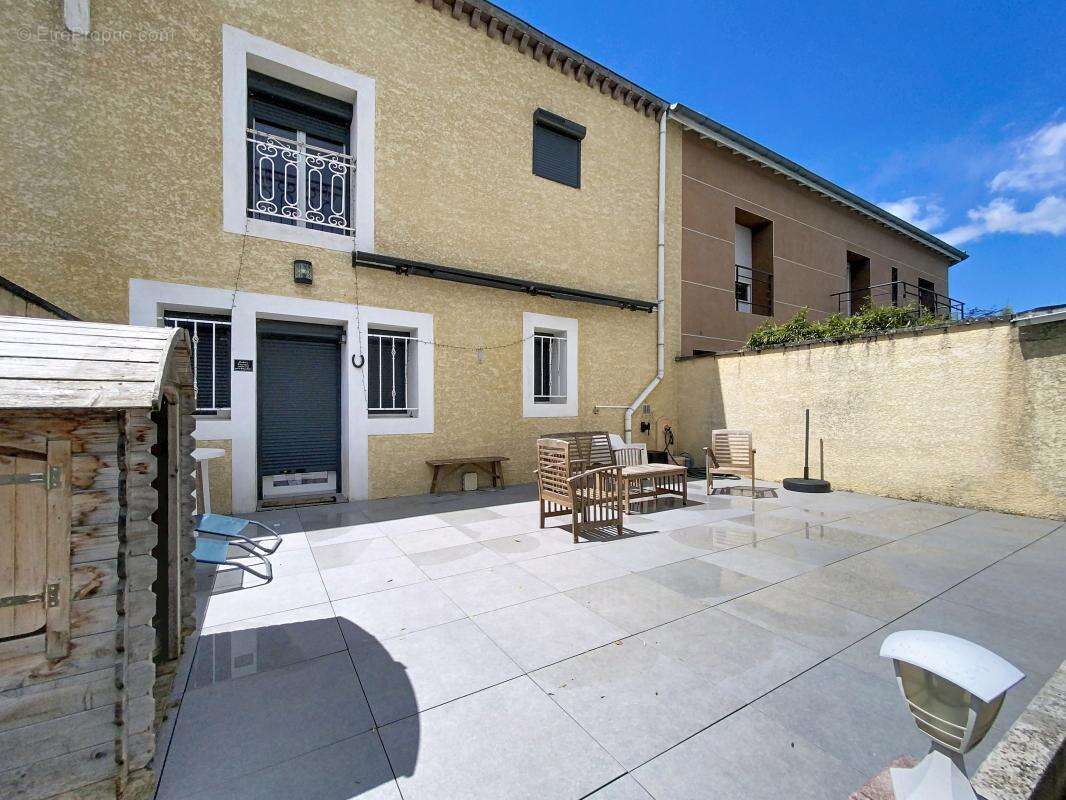Maison -  chambres - Mezzanine - Terrasse - Garage - Places de stationnement - Au cœur du village - Proche toutes commodités - photo 6