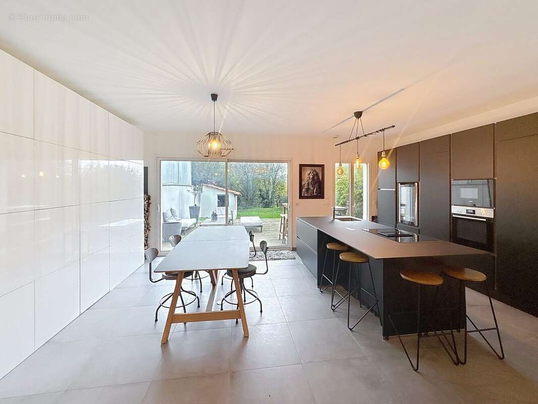 Maison à L&#039;HAY-LES-ROSES