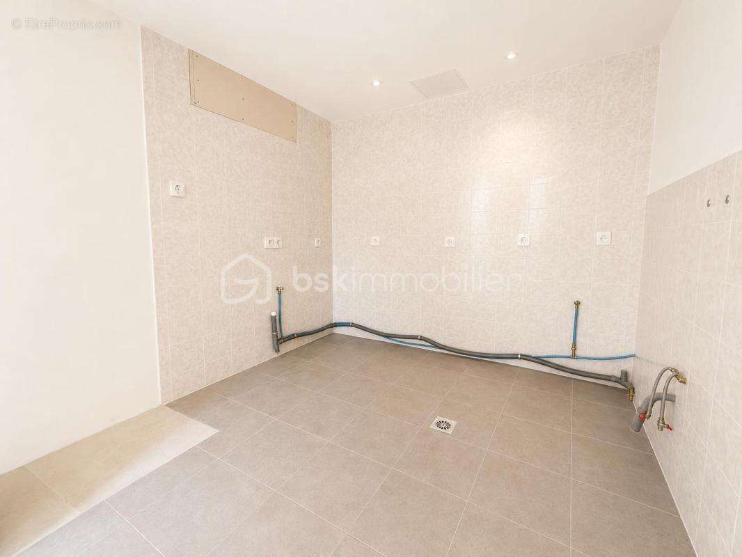 Maison de village avec local commercial – 97 m² – Vinay (38470) - photo 6