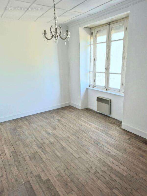 Exclusivité - Le Croisty - Maison de 135.36 m2 - 6 pièces - 3 chambres  -  Jardinet 20 m2 - Prix 125.000 - photo 3
