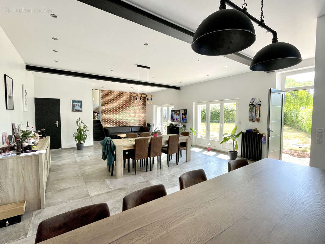 Maison avec beaux volumes - 3 chambres - garage et jardin - photo 5