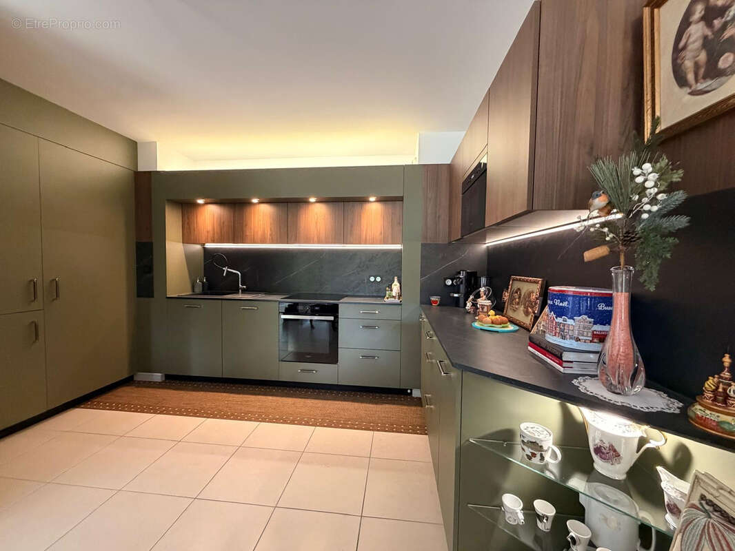 NIMES TOUR MAGNE/ LAMPEZE Appartement de standing T4 de 125 m2 - photo 8