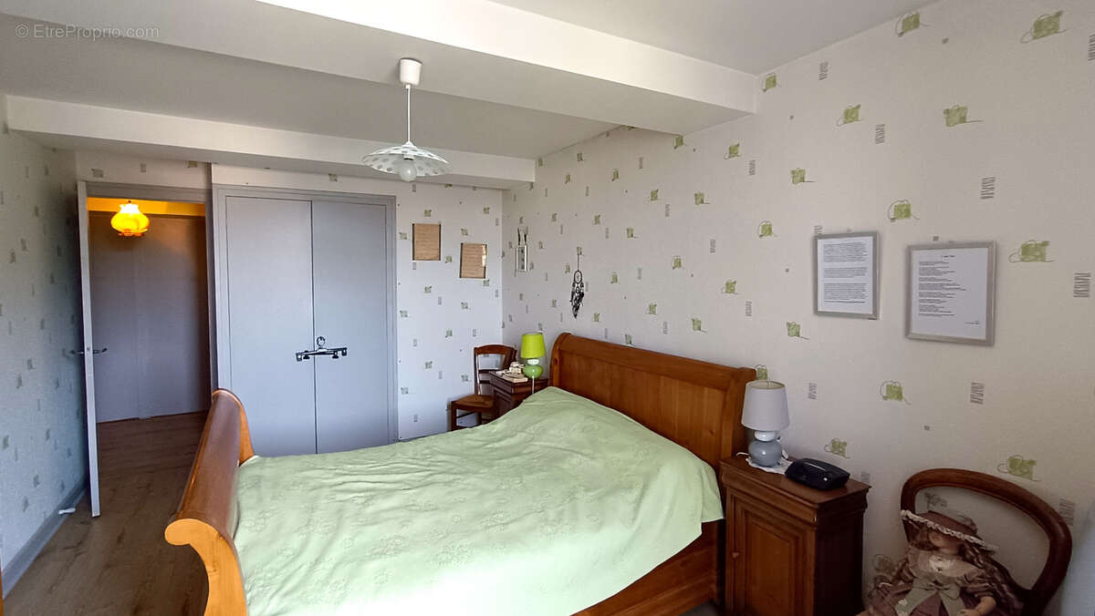 Maison à SAINT-GENIS-DE-SAINTONGE