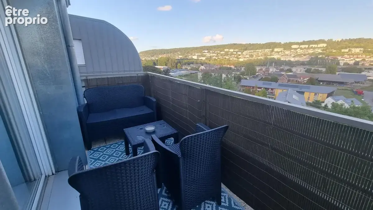 Appartement à vendre 62,66m2  Rouen T3  Dernier étage  Vue exceptionnelle 2 balcons Box et parking - photo 2