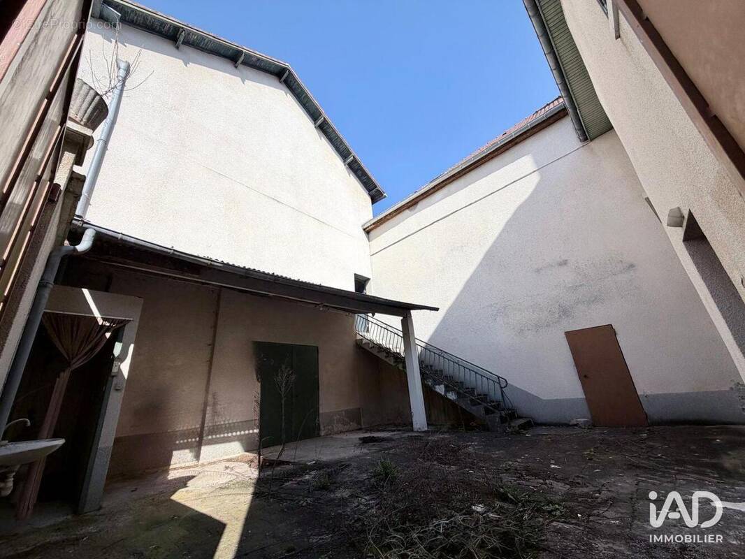 Photo 1 - Commerce à FLEURY-LA-RIVIERE