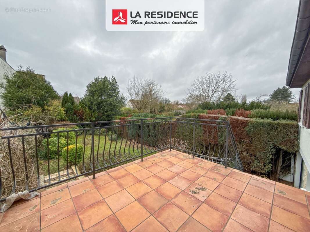 Maison 123 m² à Le Mesnil-Saint-Denis  - photo 2