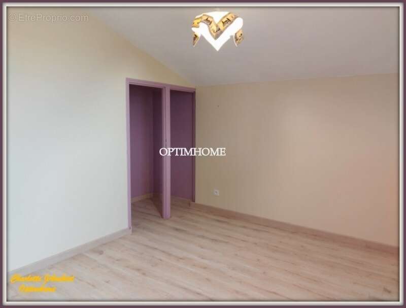 Maison à LA ROCHE-CHALAIS