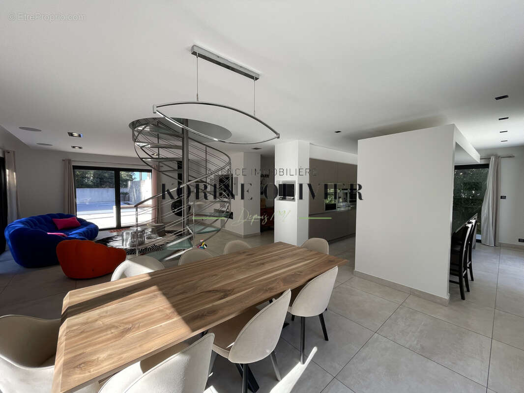 Maison à VENTABREN