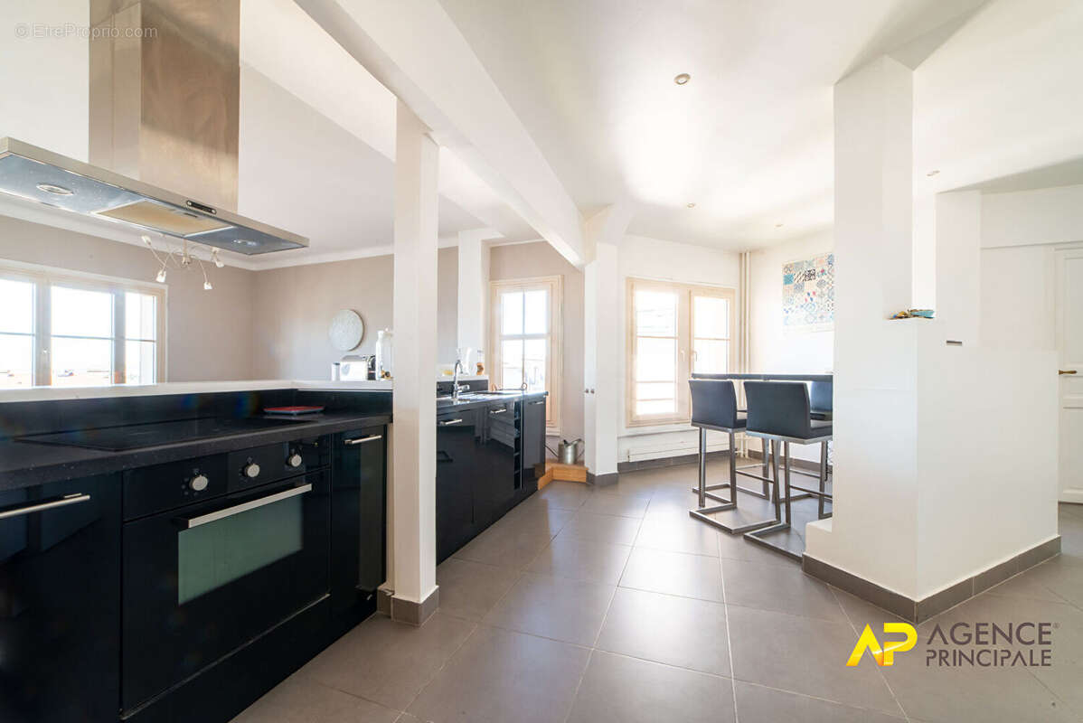Appartement à LA GARENNE-COLOMBES
