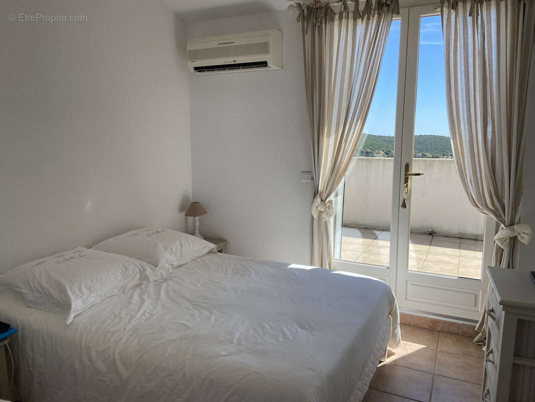 Maison à ROQUEBRUNE-SUR-ARGENS