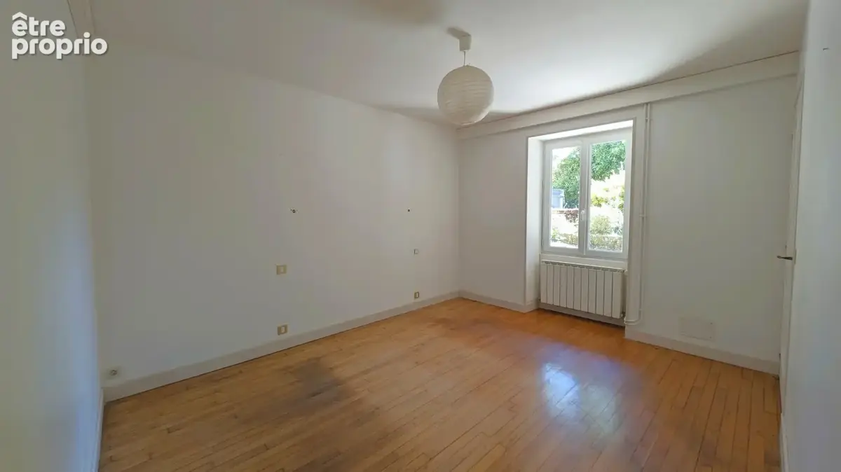 Maison en pierre et sa grange sur terrain arboré - photo 8