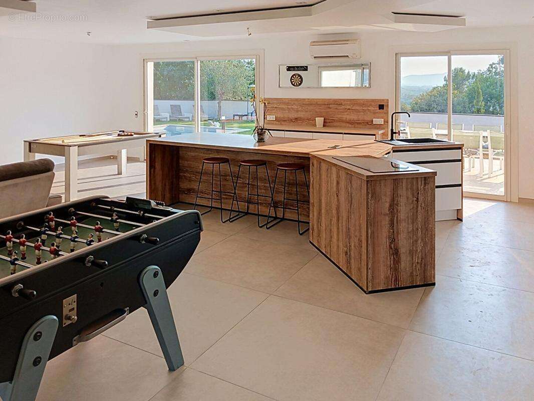 Villa T6 avec piscine et terrain de 1241m² - Sainte-Anastasie-Sur-Issole - photo 6