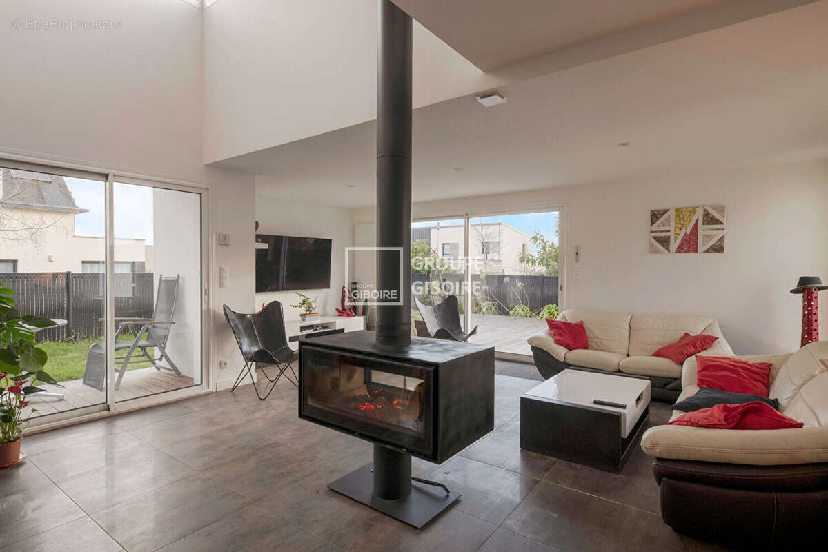 Maison à MONTGERMONT