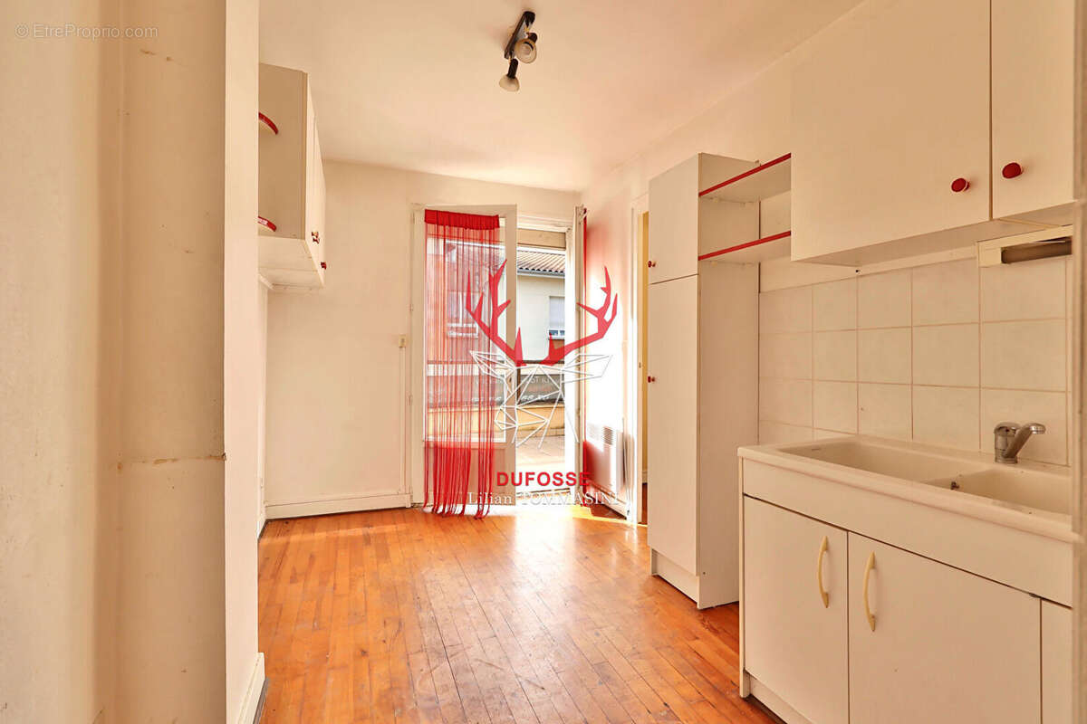 Appartement à LA TOUR-DE-SALVAGNY