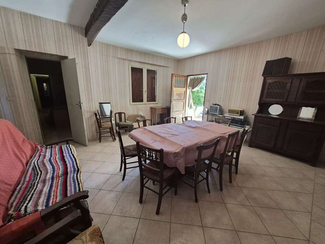 À vendre, proche de Tarbes (Hautes-Pyrénées): maison de plain-pied (ancienne fermette) à rénover avec grenier, garage, cour priv - photo 8