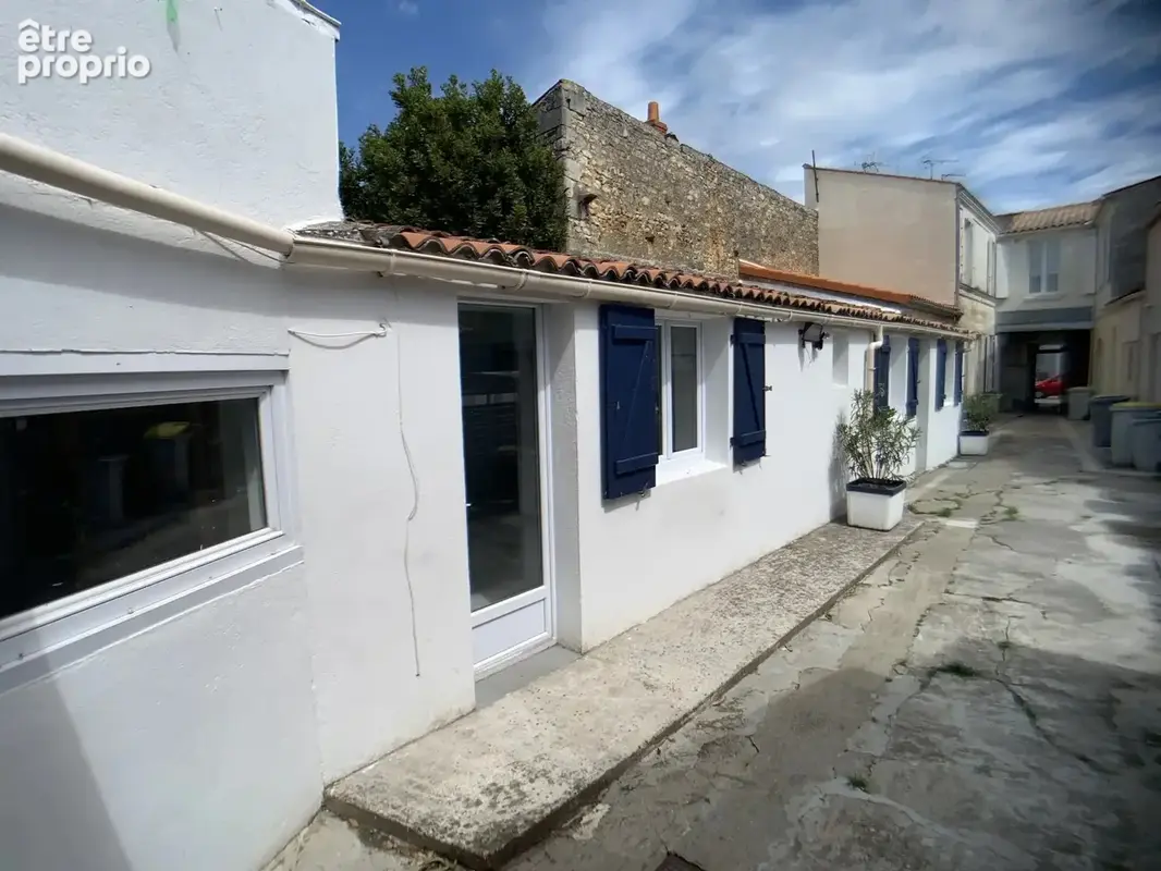 À Vendre : Ensemble de 2 Appartements Proche Centre de Rochefort - photo 5