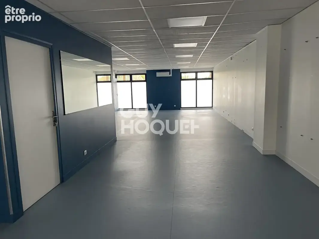 Vous cherchez un local commercial ? Local 200m2 à Saussay - Axe Passant - photo 4