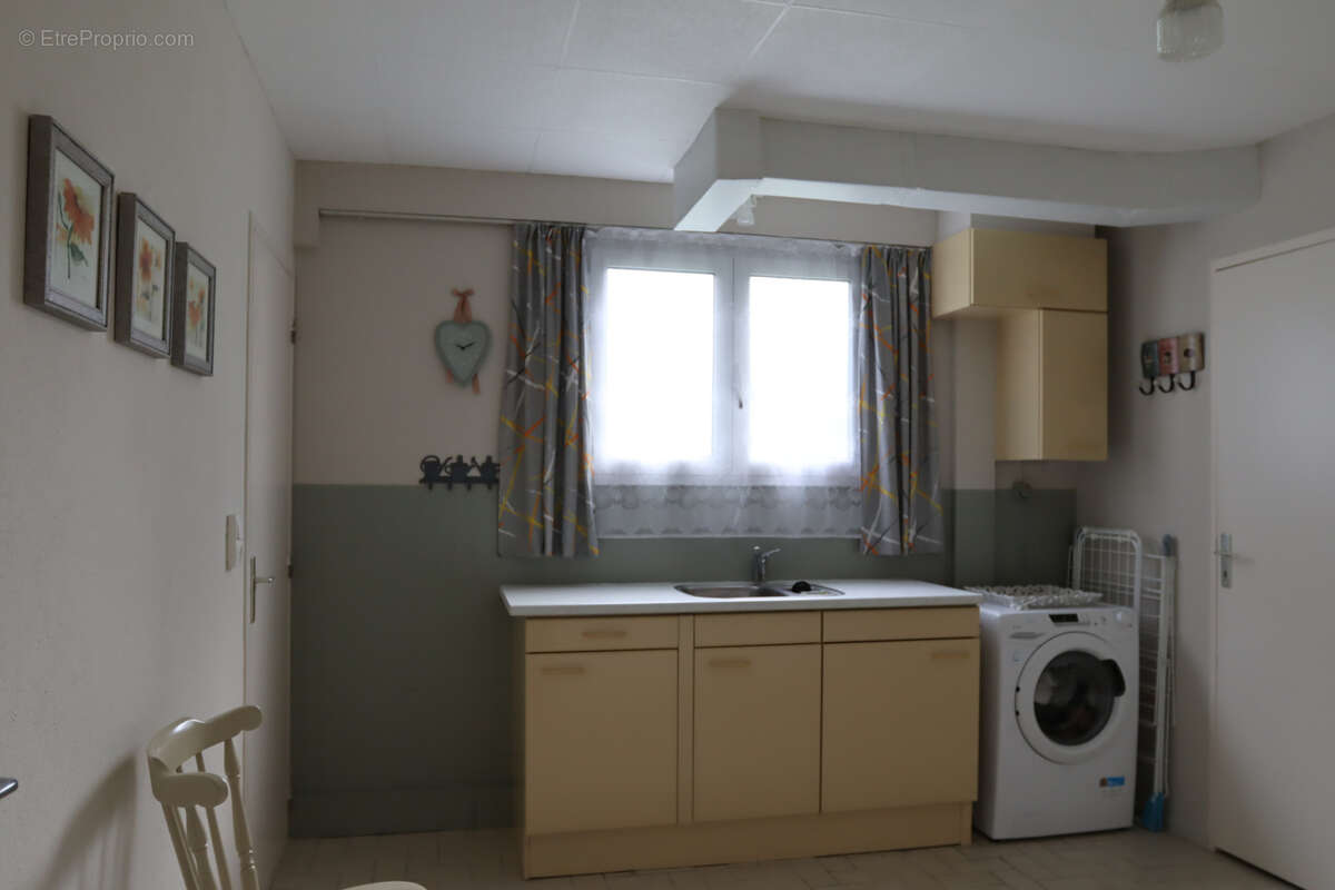 Maison à AINAY-LE-CHATEAU