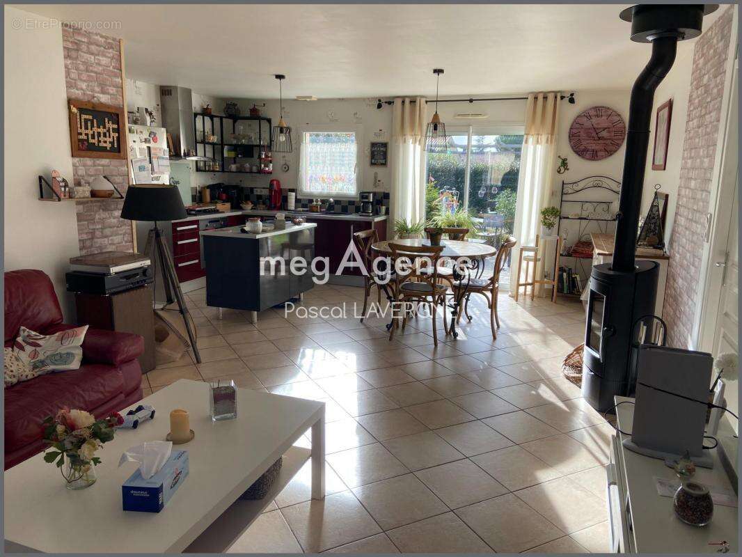 Maison à SAINT-ETIENNE-DU-BOIS