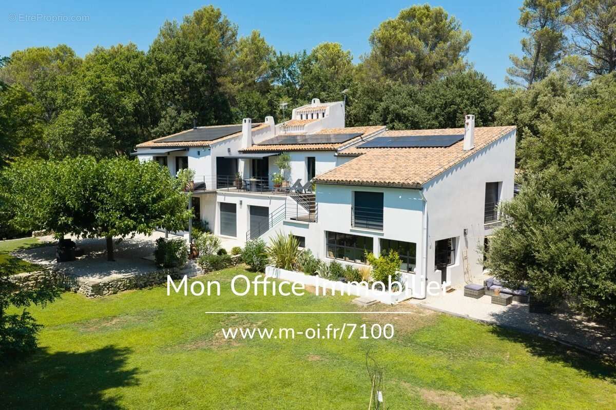 Référence : 7100-NGU. - Maison 9 pièces - Piscine - village à pied - calme - 276m2 - photo 4