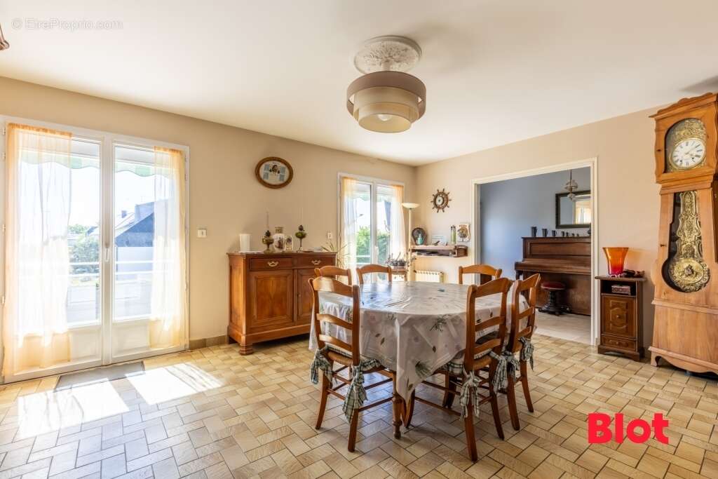 Maison à NOYAL-CHATILLON-SUR-SEICHE