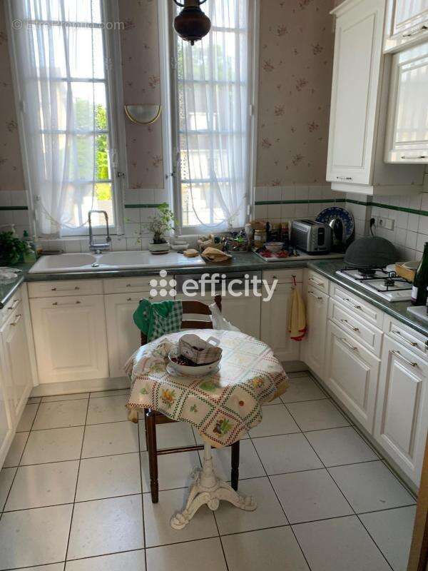 Maison à MARNES-LA-COQUETTE