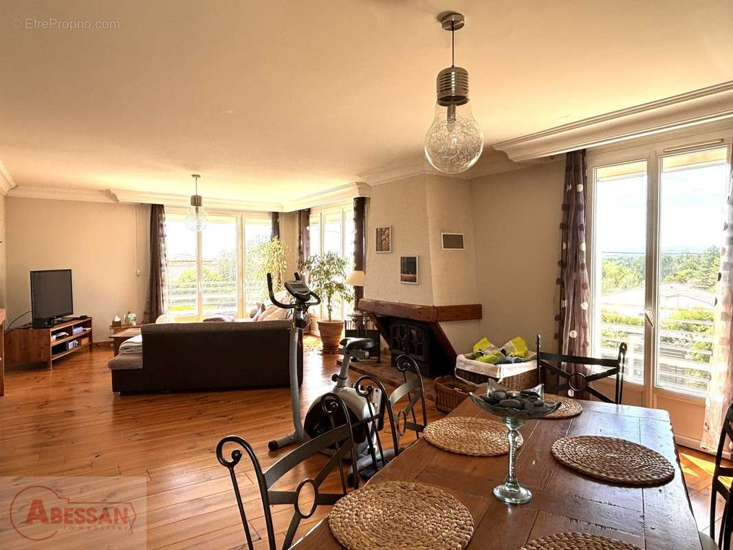 Maison à SAINT-HILAIRE-DE-BRETHMAS