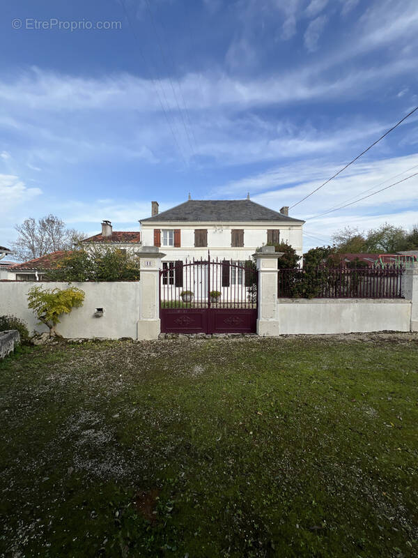Maison à ASNIERES-LA-GIRAUD