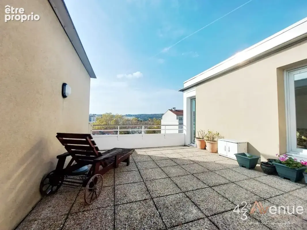 Appartement 118 m² à Saint-Etienne  - photo 2