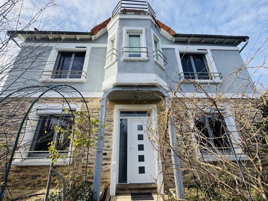 Maison à LA SALVETAT-PEYRALES