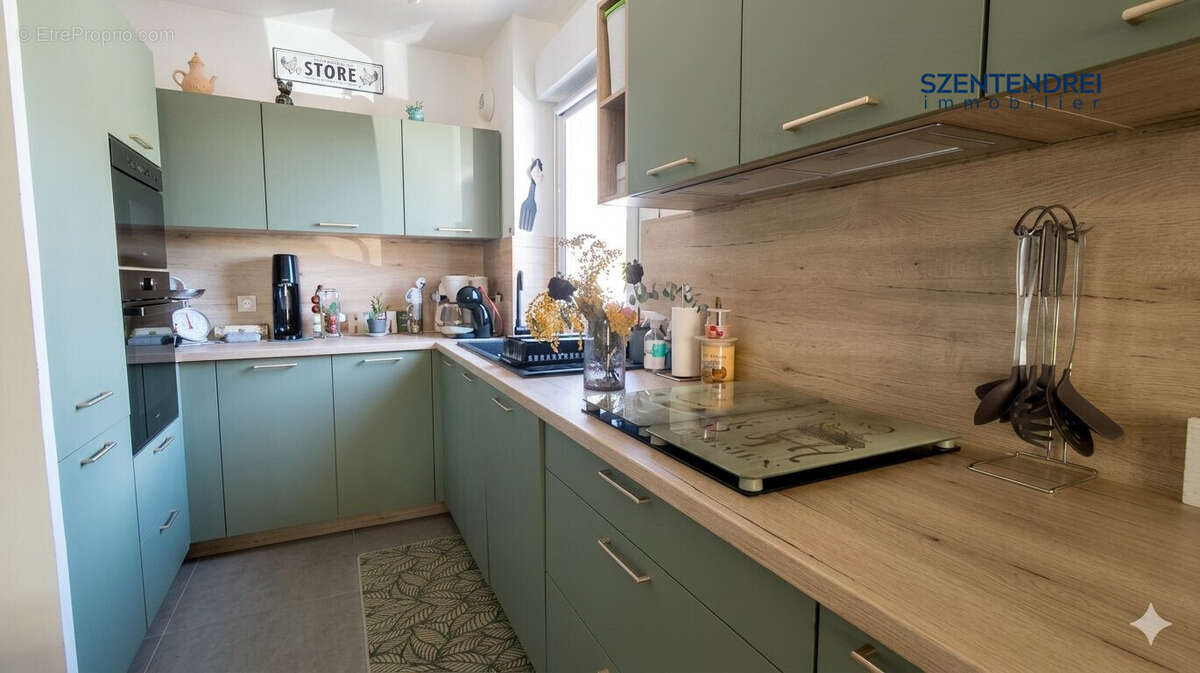 Cuisine - Szentendrei Immobilier - Appartement T3 avec jardin - LUNEL - Appartement à LUNEL