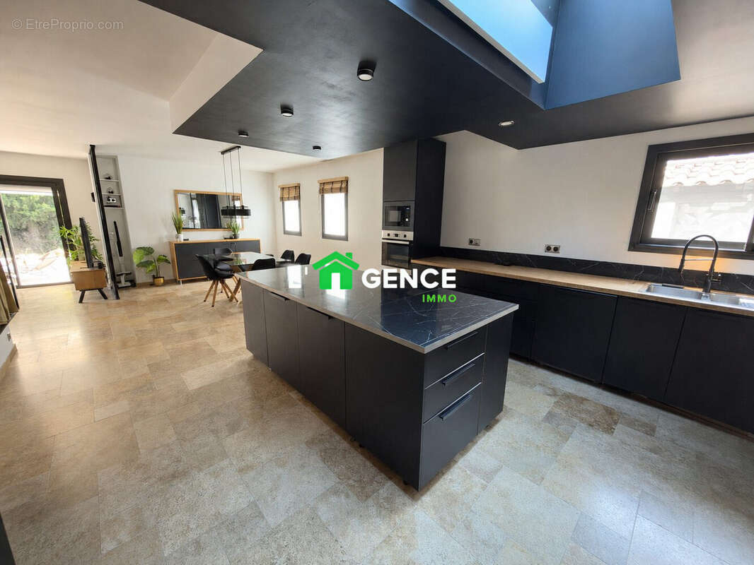 Maison 110 m² à Martigues  - photo 3