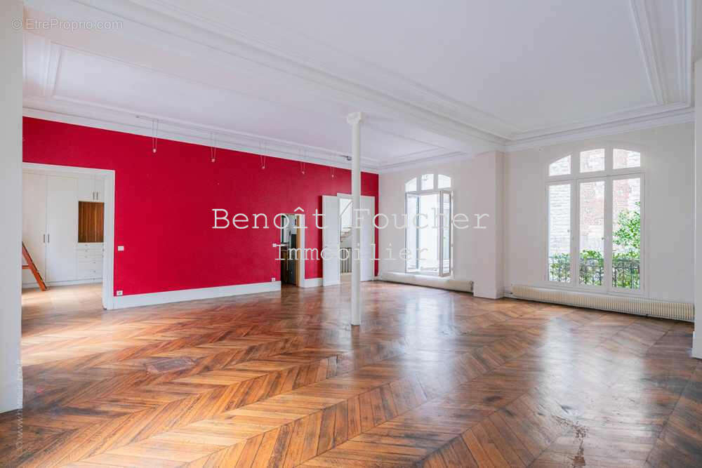 Paris 20ème limite 11ème, Ménilmontrant, 230m2 comme une maison avec deux terrasses. - photo 4