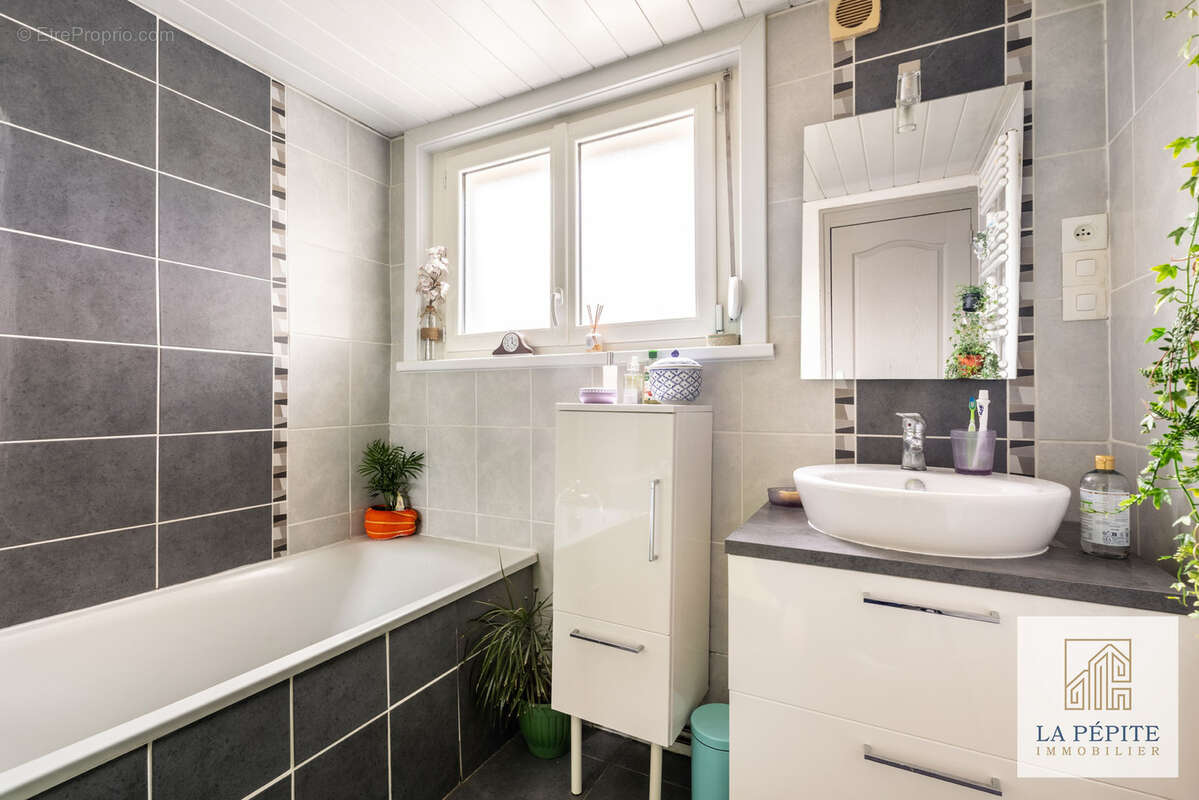 Fressain-longere-3 chambres+1 bureau-garage-jardin-cave - photo 12