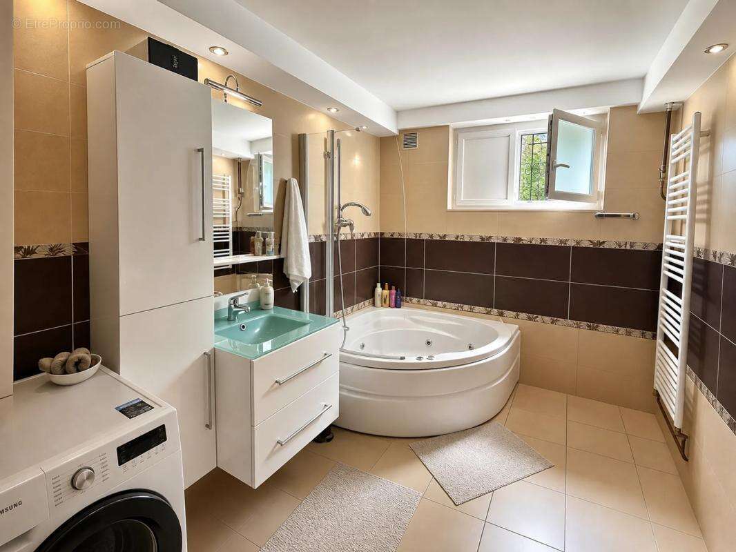 Maison de 4 pièces de 275 m² à Bourges - photo 13
